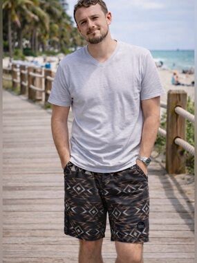 MENS HURLEY AZTEC PRINT SHORTS SIZE L ELASTIC WAIST BEACH SUMMER